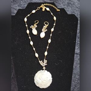 Gold-Tone White Floral Pendant Necklace & Earrings Set